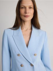 Dwurzędowa marynarka z dodatkiem wiskozy - jasnoniebieski. Niebieskie marynarki i żakiety damskie Reserved, l, bez wzorów, z tkaniny. W wyprzedaży za 119.99 zł.