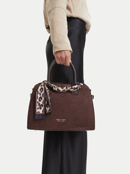 Nine West Torebka CEO-HELLESA-LDA9422 Brązowy ciemny. Brązowe torebki klasyczne damskie Nine West, bez wzorów, ze skóry, bez dodatków. Za 279.99 zł.