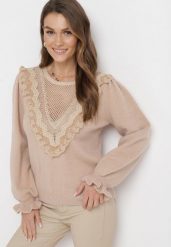 Beżowy Sweter Dzianinowy z Falbankami Hekoni. Brązowe swetry klasyczne damskie Born2be, z dzianiny, bez kołnierzyka. Za 159.99 zł.