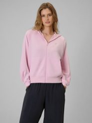 4F Bluza dresowa regular z kapturem damska - różowa XS. Czerwone bluzy sportowe damskie 4f, xs, bez wzorów, z dresówki, bez ramiączek, z kapturem. Za 179.99 zł.