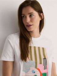 T-shirt regular z nadrukiem - biały. Białe t-shirty damskie Reserved, l, bez wzorów, z bawełny, bez kołnierzyka. W wyprzedaży za 29.99 zł.