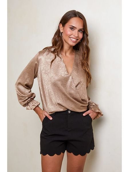 L'armoire de Suzette Bluzka w kolorze beżowym rozmiar: 36/38. Brązowe bluzki damskie L'armoire de Suzette, l, bez wzorów, klasyczne, bez kołnierzyka, bez ramiączek. Za 74.11 zł.