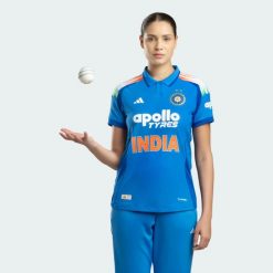 KOSZULKA INDIA CRICKET ODI W. Niebieskie t-shirty damskie Adidas, xs, bez wzorów, z dzianiny, bez kołnierzyka. Za 439.00 zł.