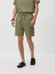 Szorty regular z haftem - jasny zielony. Zielone szorty męskie Reserved, z bawełny, bez kołnierzyka. Za 99.99 zł.