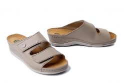 DR. BRINKMANN 700617-08 beige, klapki damskie. Brązowe klapki damskie Dr. Brinkmann, bez wzorów, ze skóry, bez obcasa. Za 203.92 zł.