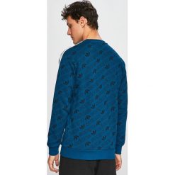Adidas Originals - Bluza. Niebieskie bluzy bez kaptura męskie adidas Originals, l, z bawełny. W wyprzedaży za 199.90 zł.