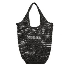 Torebka DeeZee. Czarne torebki klasyczne damskie DeeZee, bez wzorów, bez dodatków. Za 129.99 zł.