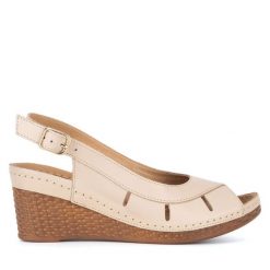 Sandały Lasocki. Brązowe sandały damskie Lasocki, bez wzorów, bez obcasa, na koturnie. Za 139.99 zł.