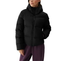 Damska Kurtka Puchowa 4F Czarna Rozmiar XL. Czarne kurtki damskie 4f, xl, bez wzorów, z puchu, bez kaptura. Za 703.99 zł.