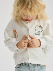 Bluza bomberka Hello Kitty - złamana biel. Bluzy i bluzki niemowlęce Reserved, bez wzorów, z bawełny, bez ramiączek, bez kaptura. W wyprzedaży za 55.99 zł.