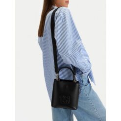 Torebka Nine West. Czarne torebki klasyczne damskie Nine West, bez wzorów, bez dodatków. Za 179.99 zł.