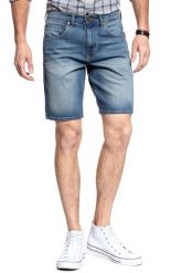 KRÓTKIE SPODENKI WRANGLER REGULAR SHORT GREEN LAGOON W15UX475C 112127159. Zielone szorty męskie Wrangler, z jeansu, bez kołnierzyka. W wyprzedaży za 99.99 zł.