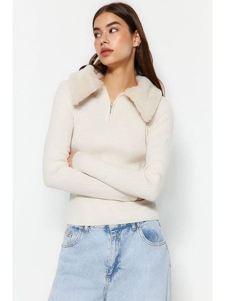 Trendyol Sweter w kolorze kremowym rozmiar: S. Brązowe swetry klasyczne damskie Trendyol, s, bez kołnierzyka. Za 78.99 zł.