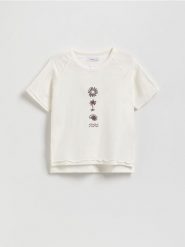 Bawełniany T-shirt z haftem - złamana biel. Koszulki dziewczęce Reserved, bez wzorów, z bawełny, bez ramiączek. W wyprzedaży za 17.99 zł.