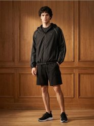 Szorty comfort - czarny. Czarne szorty męskie Sinsay, bez wzorów. Za 39.99 zł.