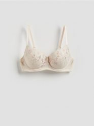 Biustonosz push up z haftem - pastelowy róż. Czerwone biustonosze Reserved, bez wzorów, z dzianiny. Za 89.99 zł.