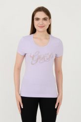 GUESS Lawendowy t-shirt Script. Fioletowe t-shirty damskie Guess, xs, z aplikacjami, bez kołnierzyka. W wyprzedaży za 109.99 zł.