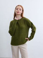 BGN Sweter w kolorze zielonym rozmiar: 40. Zielone swetry klasyczne damskie BGN, ze splotem, bez kołnierzyka. Za 121.99 zł.