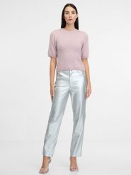 Orsay Spodnie w kolorze srebrnym ze skóry syntetycznej rozmiar: 38. Szare spodnie materiałowe damskie ORSAY, bez wzorów, ze skóry. Za 65.99 zł.