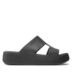 Klapki Crocs. Czarne klapki damskie Crocs, bez wzorów, bez obcasa. Za 199.99 zł.