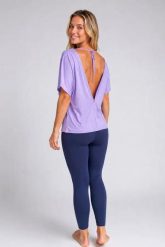 Bluzka z odkrytymi plecami damska 2skin Samba lila. Czerwone topy sportowe damskie 2SkIN, l, bez wzorów, z materiału, bez ramiączek. Za 129.00 zł.