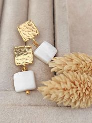 Luja Bijoux Pozłacane kolczyki-wkrętki z masą perłową rozmiar: onesize. Białe kolczyki damskie Luja Bijoux, z perłą, pozłacane. Za 74.81 zł.