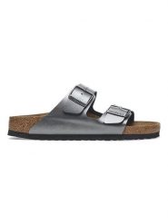 Birkenstock Klapki "Arizona" w kolorze czarnym rozmiar: 37. Czarne klapki damskie Birkenstock, bez wzorów, bez obcasa. Za 297.05 zł.