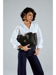 Vince Camuto Torebka "L'Aquila" w kolorze czarnym - 33 x 22 x 15 cm rozmiar: onesize. Czarne torebki klasyczne damskie Vince Camuto, bez wzorów, z materiału, bez dodatków. Za 156.95 zł.