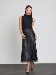 BGN Spódnica w kolorze czarnym rozmiar: 36. Czarne spódniczki damskie BGN, bez wzorów, z koronki, midi, proste. Za 152.99 zł.