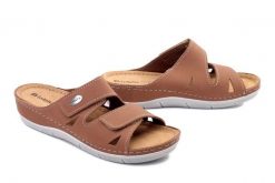 Inblu OE-01GU 021 camel, klapki damskie. Brązowe klapki damskie Inblu, bez wzorów, ze skóry, bez obcasa, na koturnie. Za 109.90 zł.