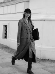 Długi dwurzędowy płaszcz - ciemnoszary. Szare płaszcze damskie Reserved, l, bez wzorów, z tkaniny. W wyprzedaży za 199.99 zł.