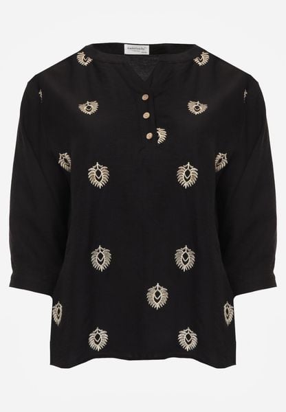 Czarna Wiskozowa Koszula Boho z Haftem i Podpinanymi Rękawami 3/4 Cheridenah. Czarne koszule damskie Born2be, plus size, bez wzorów, z wiskozy, boho, bez kołnierzyka, plus size, bez ramiączek. Za 69.99 zł.