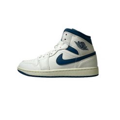 Buty Sportowe Męskie Air Jordan 1 Mid SE. Białe buty sportowe na co dzień męskie Jordan, bez zapięcia. Za 588.70 zł.
