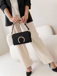 Lia Biassoni Skórzana torebka "Solano" w kolorze czarnym - 24 x 16 x 8 cm rozmiar: onesize. Czarne torebki klasyczne damskie Lia Biassoni, bez wzorów, z materiału, bez dodatków. Za 260.99 zł.