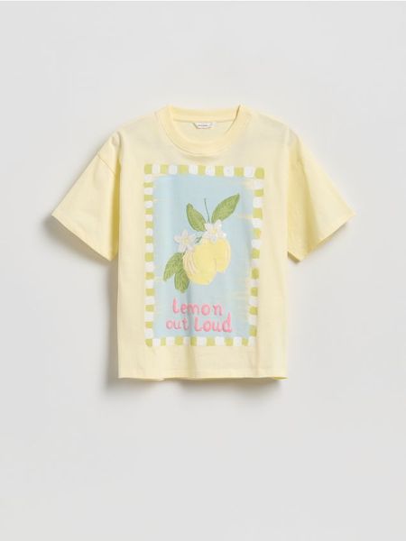 Luźny t-shirt z nadrukiem - jasnożółty. Żółte koszulki dziewczęce Reserved, bez wzorów, z bawełny, bez ramiączek. Za 39.99 zł.