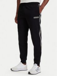 EA7 Emporio Armani Spodnie dresowe 7M002198 AF10377 UC001 Czarny Slim Fit. Czarne spodnie dresowe męskie EA7 Emporio Armani, bez wzorów, z bawełny. Za 529.99 zł.