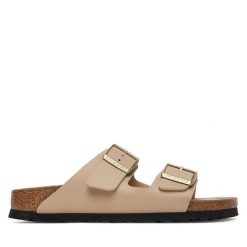 Klapki Birkenstock. Brązowe klapki damskie Birkenstock, bez wzorów, bez obcasa. Za 429.99 zł.