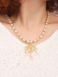 L'Atelier de Gaia Pozłacany naszyjnik z perłami - dł. 46 cm rozmiar: onesize. Białe naszyjniki damskie L'Atelier de Gaia, pozłacane. Za 100.52 zł.