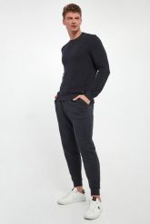 Spodnie dresowe męskie Silvan JOOP! JEANS. Spodnie dresowe męskie Joop! Jeans, bez wzorów, z dresówki. W wyprzedaży za 337.35 zł.