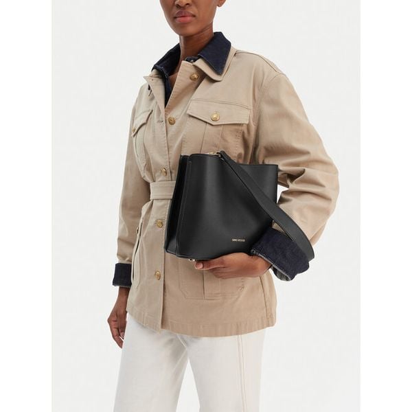 Torebka GINO ROSSI. Czarne torebki klasyczne damskie Gino Rossi, bez wzorów, bez dodatków. Za 279.99 zł.