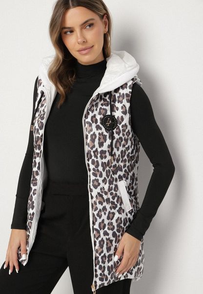 Biała Pikowana Kamizelka w Panterkę z Dłuższym Tyłem i Kapturem Falandia. Białe kamizelki damskie Born2be, l, z jeansu. Za 119.99 zł.