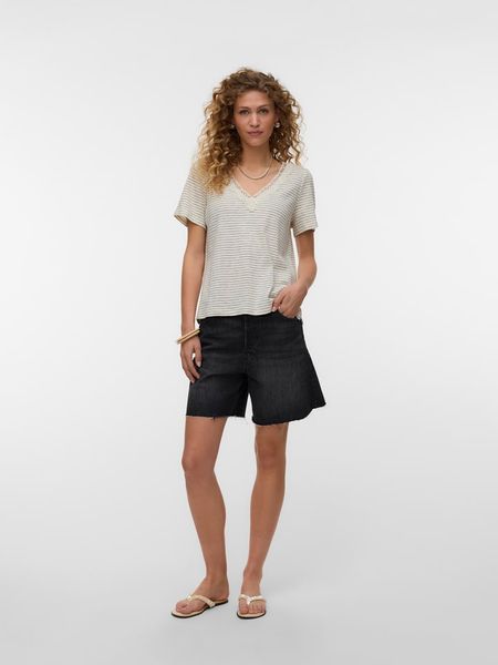 Vero Moda Bluzka w kolorze beżowym rozmiar: L. Brązowe bluzki damskie Vero Moda, l, bez wzorów, z koronki, bez kołnierzyka, bez ramiączek. Za 109.95 zł.