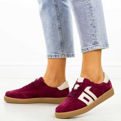 Bordowe skórzane półbuty damskie Vinceza 79557. Czerwone półbuty damskie VINCEZA, bez wzorów, z jeansu, biznesowe, bez obcasa, na płaskiej podeszwie. Za 209.00 zł.