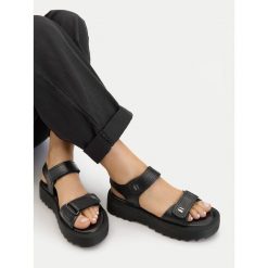 Sandały G-Star. Czarne sandały damskie G-Star, bez wzorów, bez obcasa, na płaskiej podeszwie. Za 173.99 zł.