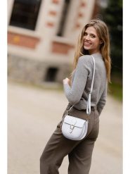 Lia Biassoni Skórzana torebka "Accesa" w kolorze białym - 24 x 18 x 12 cm rozmiar: onesize. Białe torebki klasyczne damskie Lia Biassoni, bez wzorów, z materiału, bez dodatków. Za 252.99 zł.