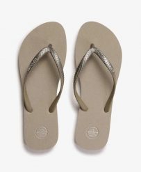 Superdry Klapki Core Metallic z gumowym paskiem i podeszwą z recyklingowanej. Brązowe klapki damskie Superdry., z gumy. Za 78.00 zł.