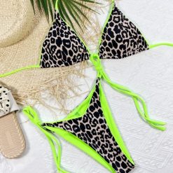Bikini trójkątne wiązane odporne na chlor i sól Wybke. Zielone bikini damskie Intica, bez wzorów. W wyprzedaży za 139.00 zł.