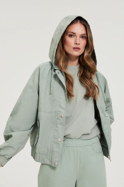 Krótka kurtka oliwkowa. Zielone kurtki damskie MOODO, l, bez wzorów, z bawełny, bez kaptura. Za 219.99 zł.