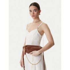 Torebka Coccinelle. Brązowe torebki klasyczne damskie Coccinelle, bez wzorów, bez dodatków. Za 1,209.00 zł.