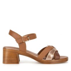 Sandały Lasocki. Brązowe sandały damskie Lasocki, bez wzorów, bez obcasa, na słupku. Za 179.99 zł.